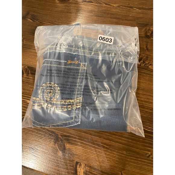 Seven7 LUXE Women's Stretch Blue Denim Jean Bermuda Shorts Size 24W - Picture 10 of 10